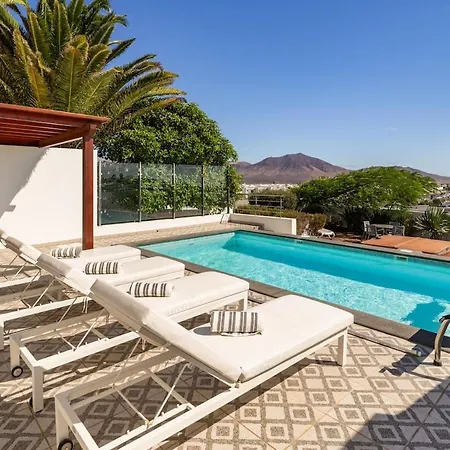 3 Bedroom With Pool And Jacuzzi 別荘