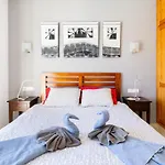 Semesterbostad 3 Bedroom With Pool And Jacuzzi *