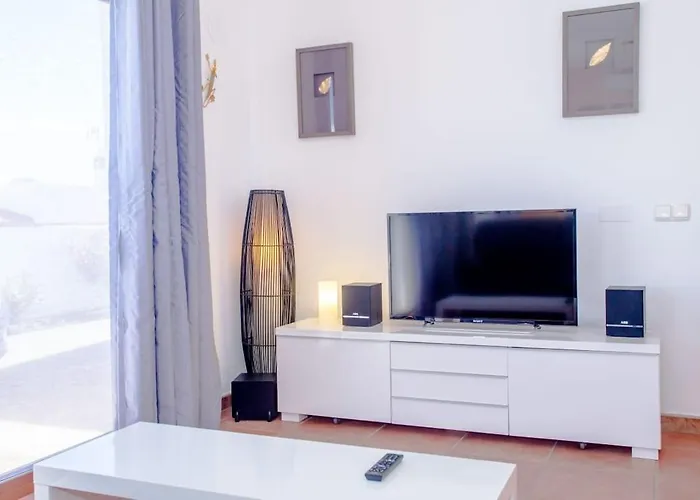 3 Bedroom With Pool And Jacuzzi Сasa de vacaciones Playa Blanca (Lanzarote)