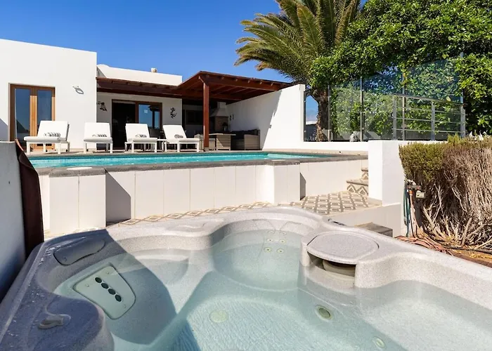 3 Bedroom With Pool And Jacuzzi * Playa Blanca (Lanzarote)