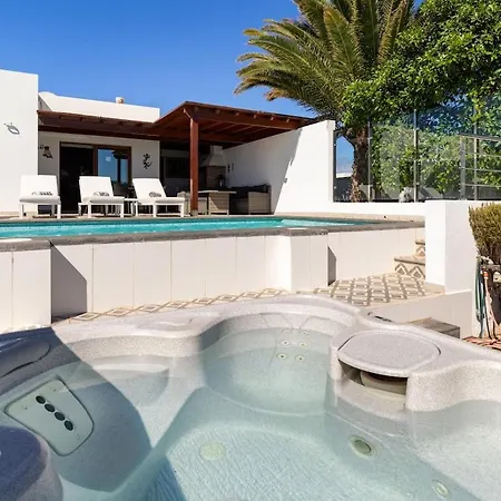 3 Bedroom With Pool And Jacuzzi * Playa Blanca (Lanzarote)